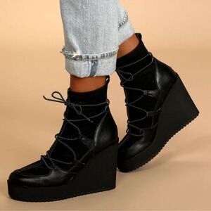 Steve Madden Gray Ankle Sock Bootie(Size 8M)